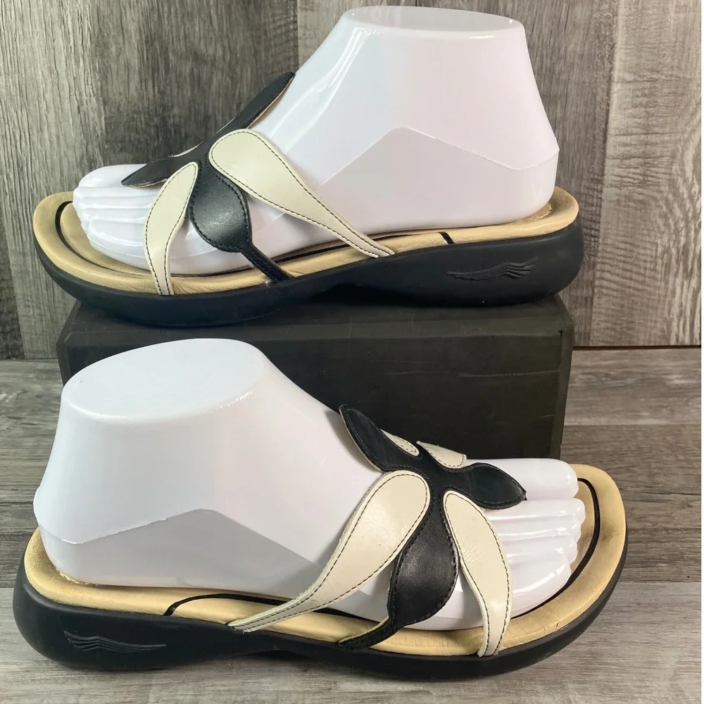 Dansko Womens Black White Leather Floral Petal Thong Wedge Sandals Size 38 7.5-8
